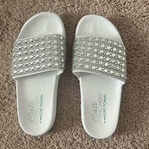New Skechers Rhinestone Luxe Foam Slides. Size 7
